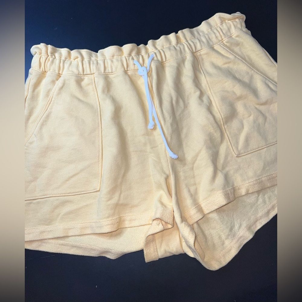 LOFT Butter Yellow Pull on Drawstring Cotton Shorts Size Large EUC